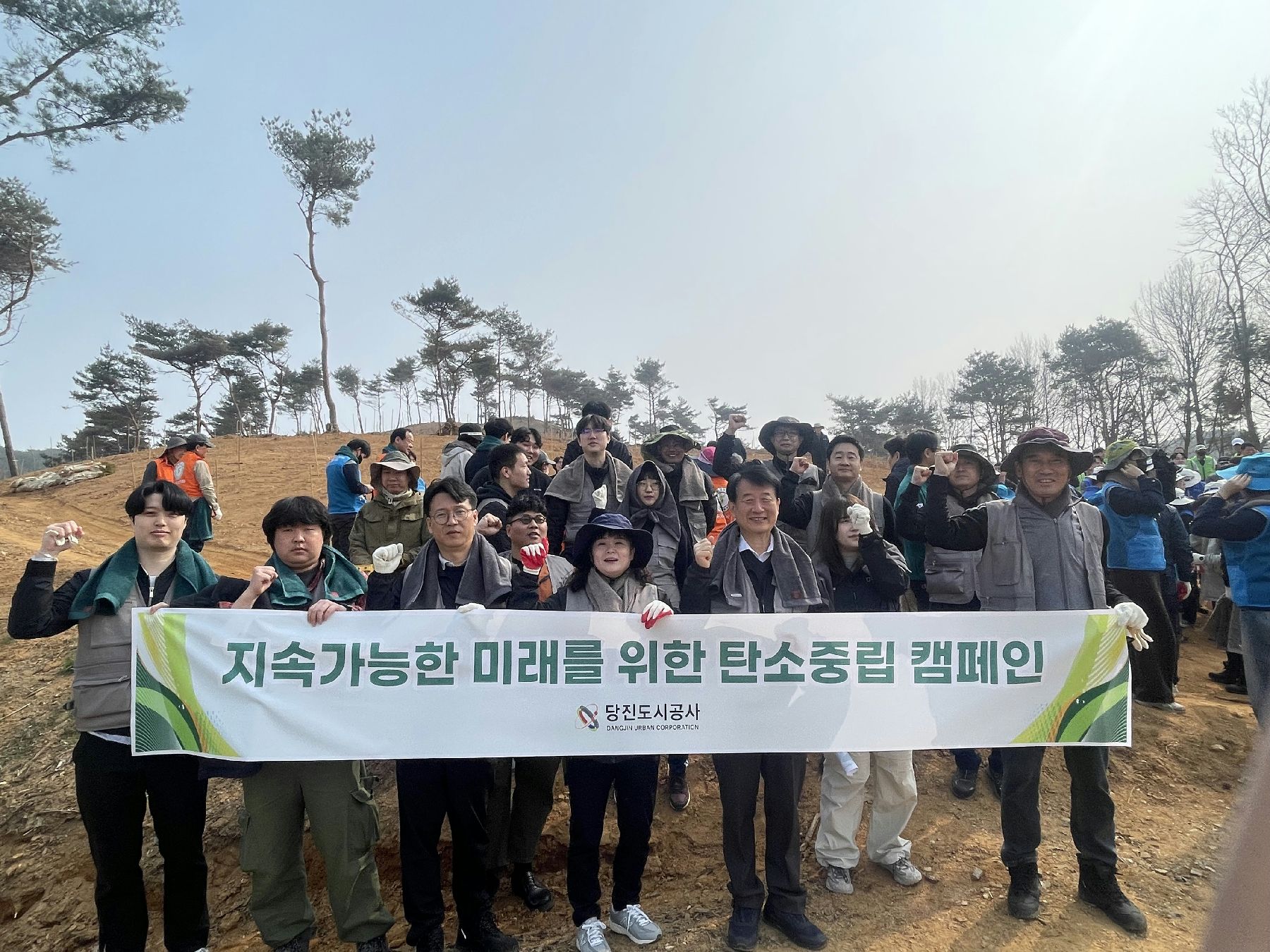 석문면 교로리 일대에서 편백나무 4,500그루 식재하며 탄소중립 캠페인 전개(1)